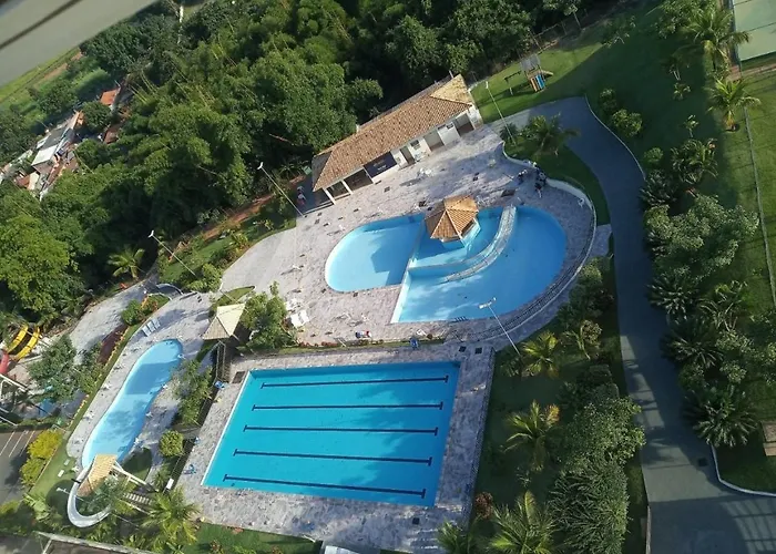 SUÍTE PARA ATÉ 4 PESSOAS EM GOLDEN DOLPHIN GRANDE HOTEL PISCINA 24h